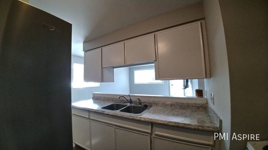 902 Tulip St - Photo 7 of 13