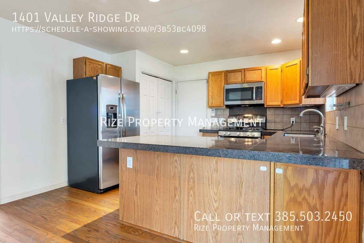 1401 E Valley Ridge Dr - Photo 2 of 26