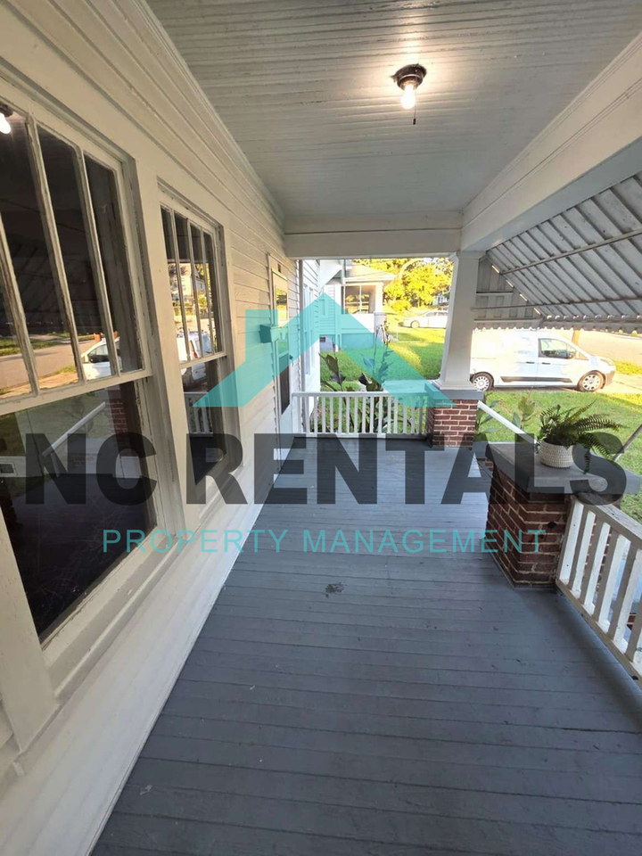 807 Douglas St - Photo 2 of 34