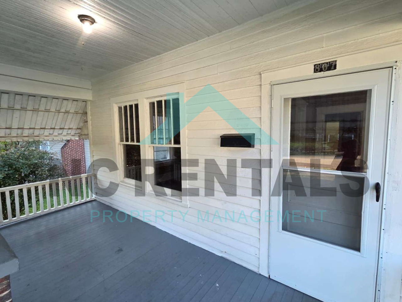 807 Douglas St - Photo 4 of 34