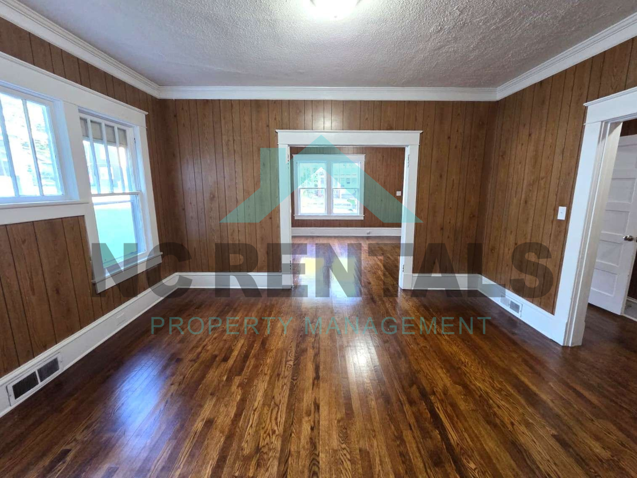 807 Douglas St - Photo 5 of 34