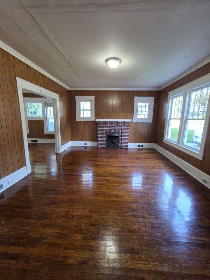 807 Douglas St - Photo 6 of 34