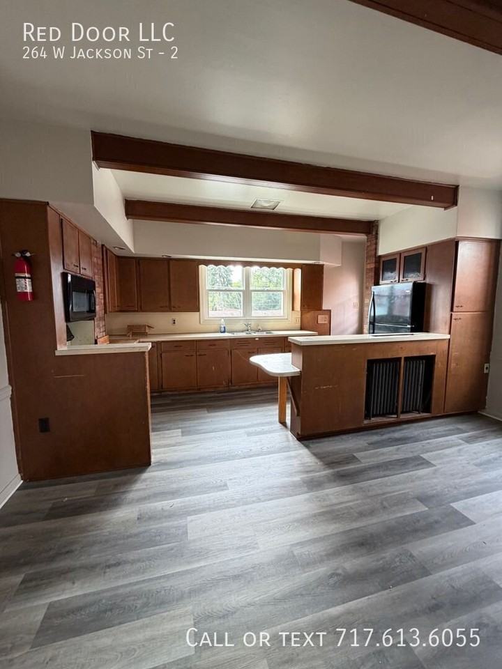 264 W Jackson St #2 - Photo 3 of 13