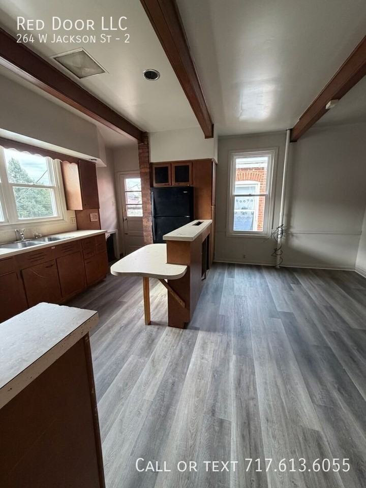 264 W Jackson St #2 - Photo 4 of 13