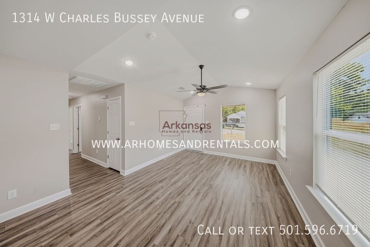 1314 W Charles Bussey Ave - Photo 2 of 15