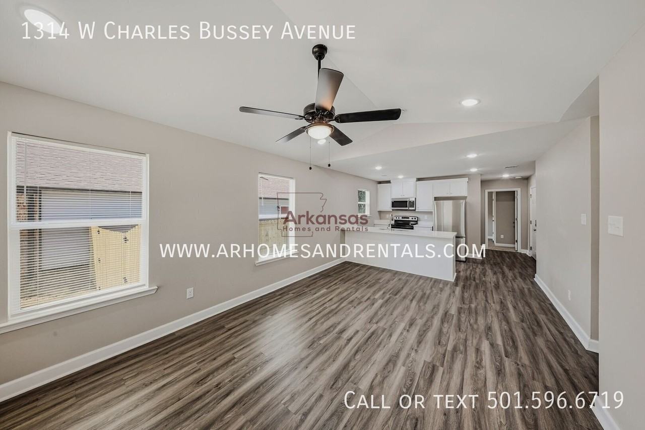 1314 W Charles Bussey Ave - Photo 3 of 15