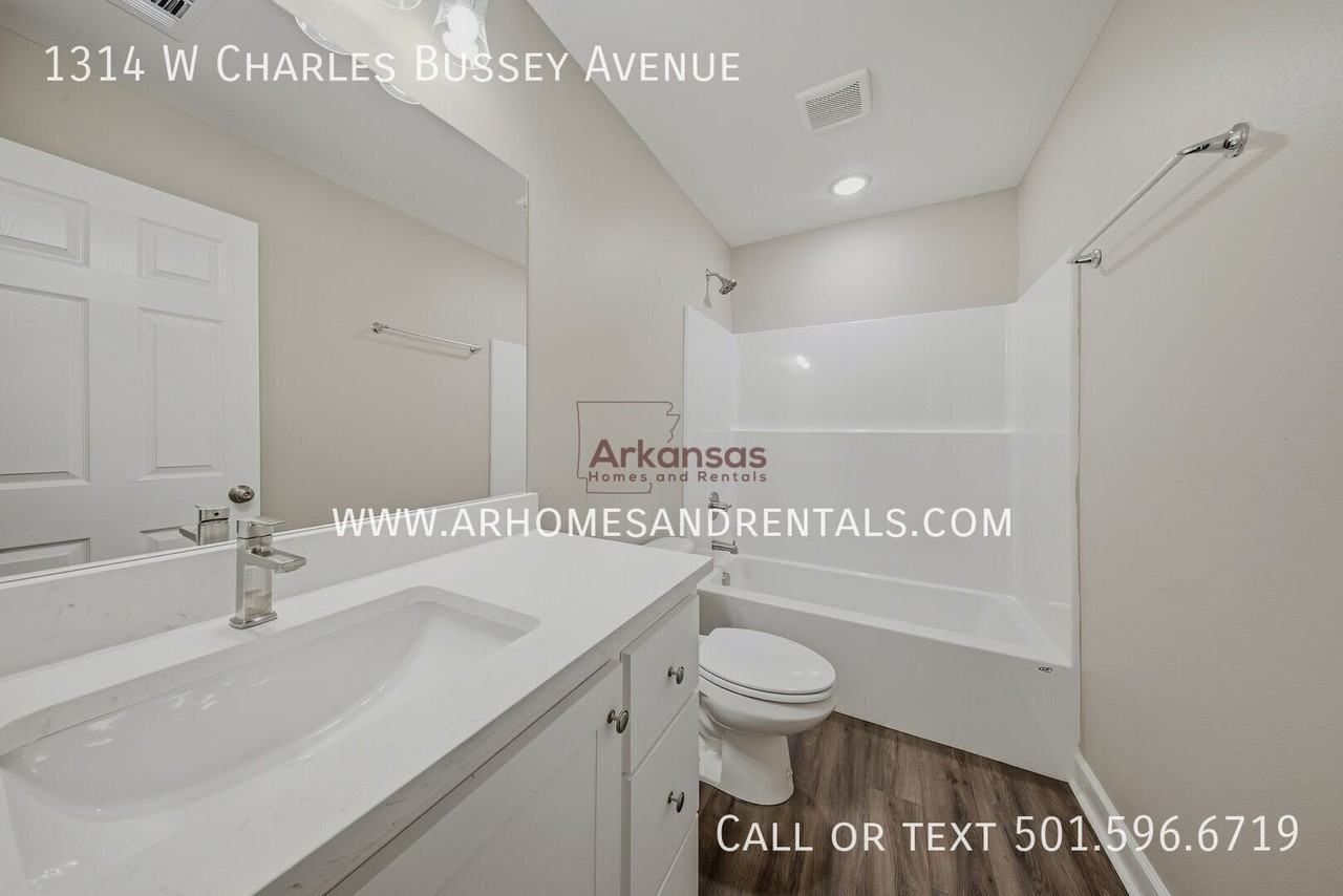 1314 W Charles Bussey Ave - Photo 6 of 15