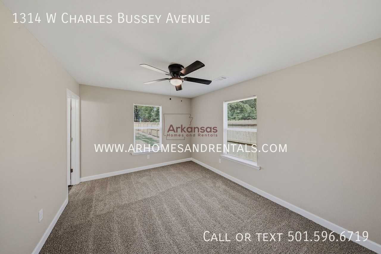 1314 W Charles Bussey Ave - Photo 7 of 15