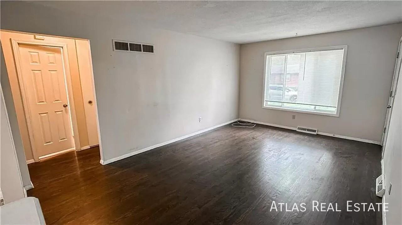 6644/6646, 6650/6654 Maywood Avenue - Photo 2 of 16