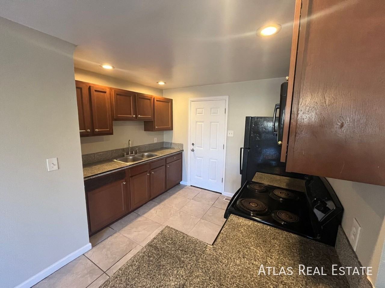 1540 Uinta St - Photo 5 of 17