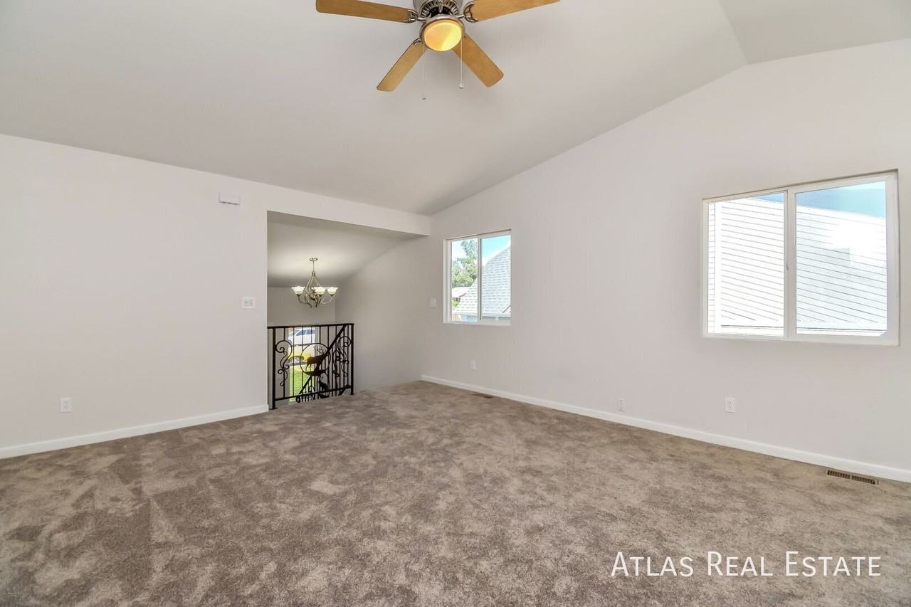 4330 Dooley Way - Photo 2 of 21