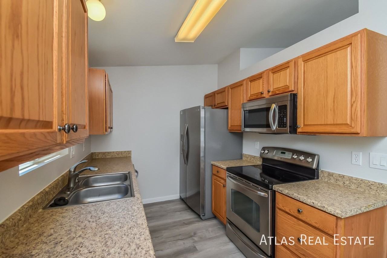 4330 Dooley Way - Photo 5 of 21