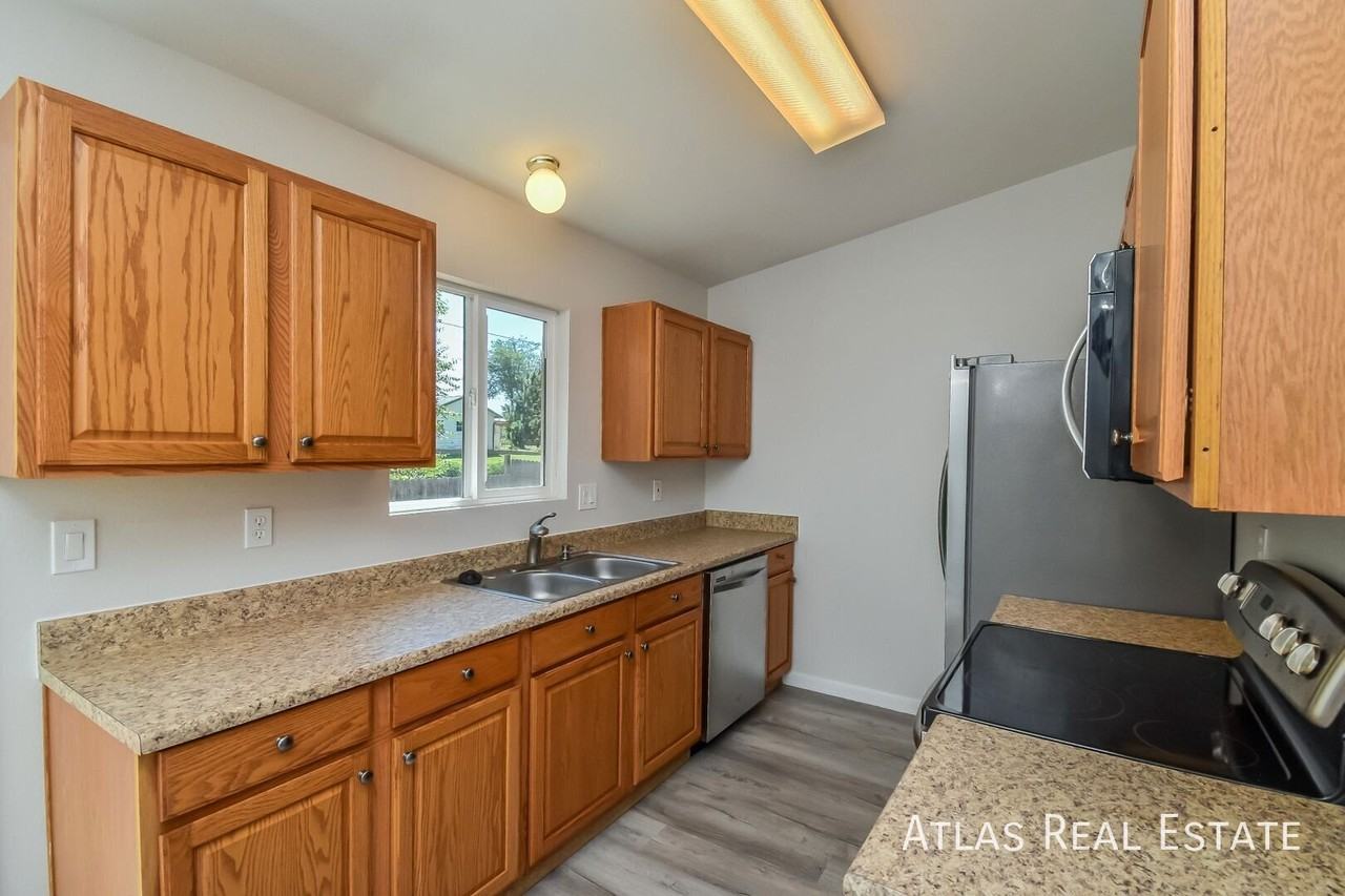 4330 Dooley Way - Photo 6 of 21