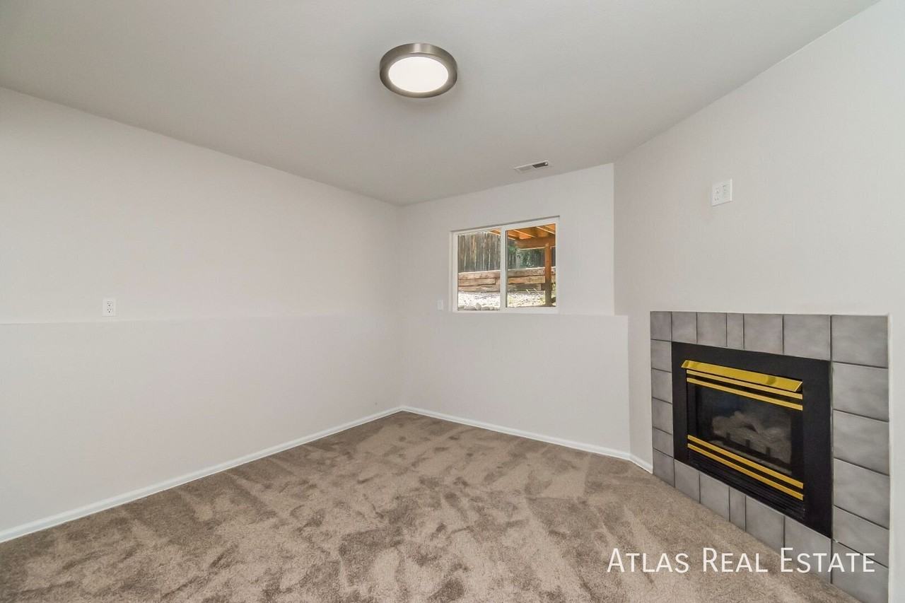 4330 Dooley Way - Photo 7 of 21