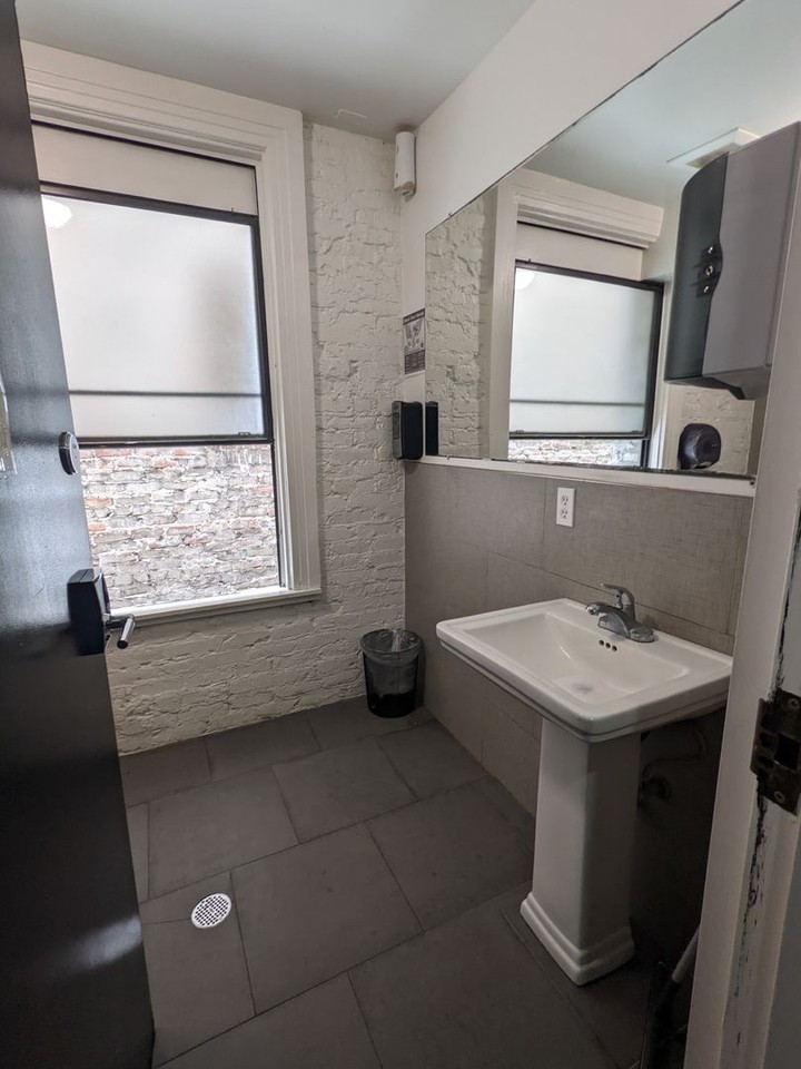 1010 Bush Street - Photo 4 of 17