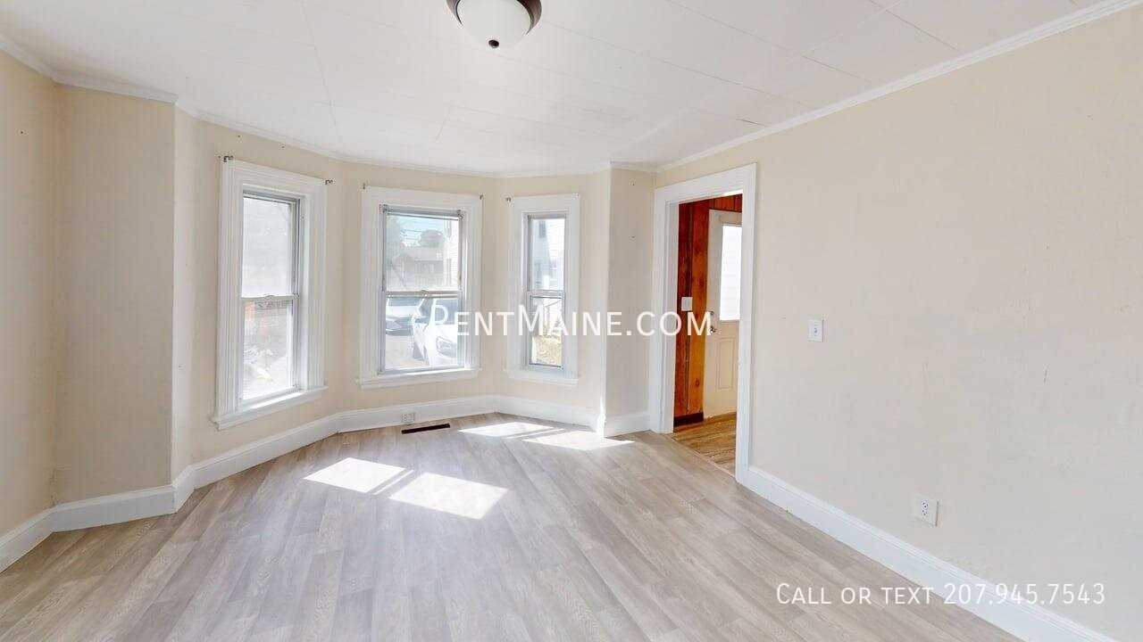 137 Grove St - Photo 5 of 14