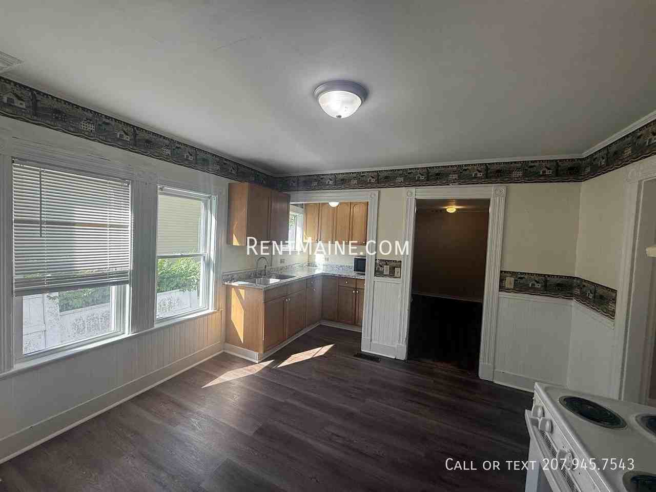 37 Tyler Ave - Photo 3 of 18