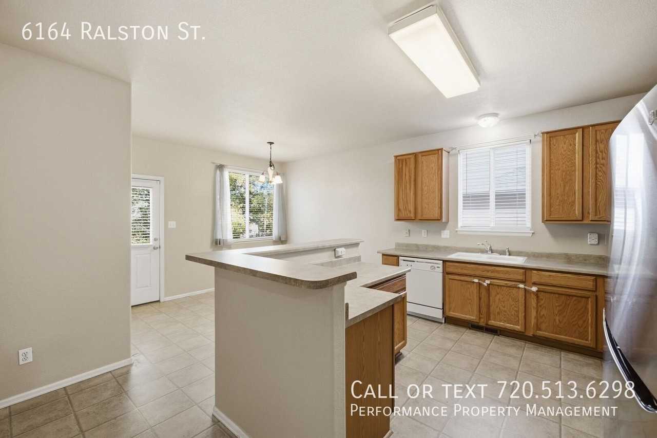 6164 Ralston St - Photo 4 of 22