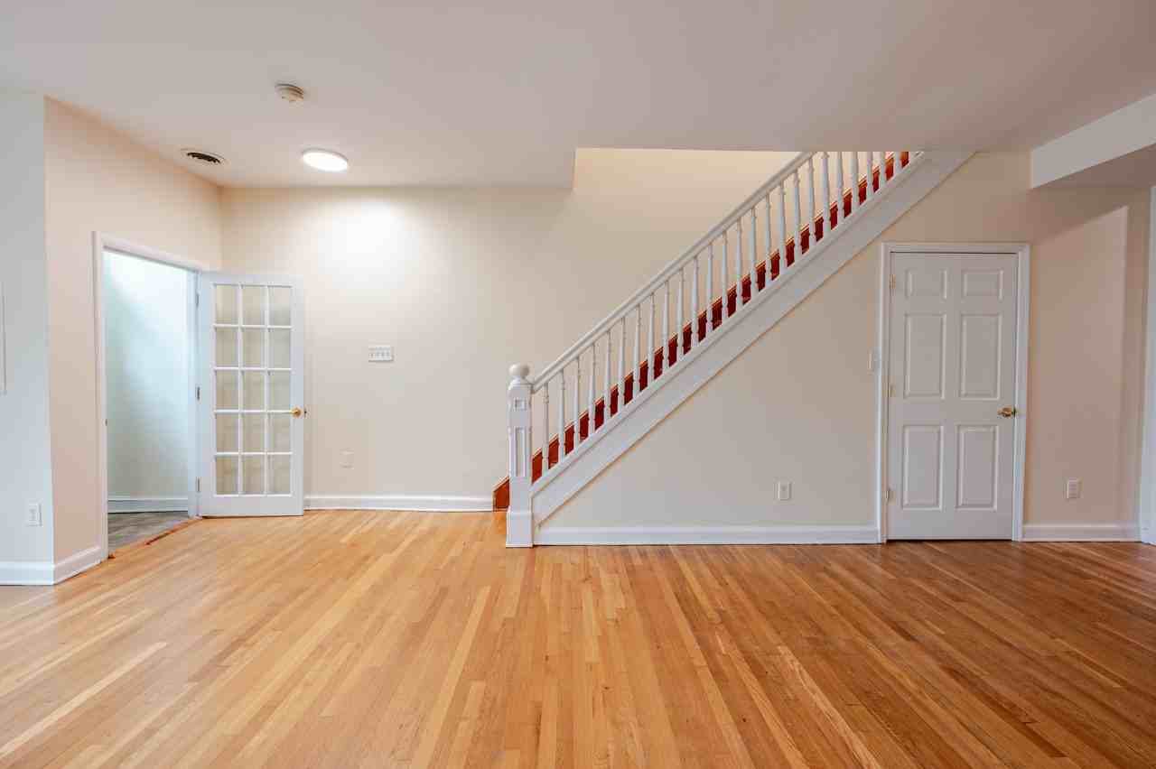 639 11th St Ne - Photo 4 of 27