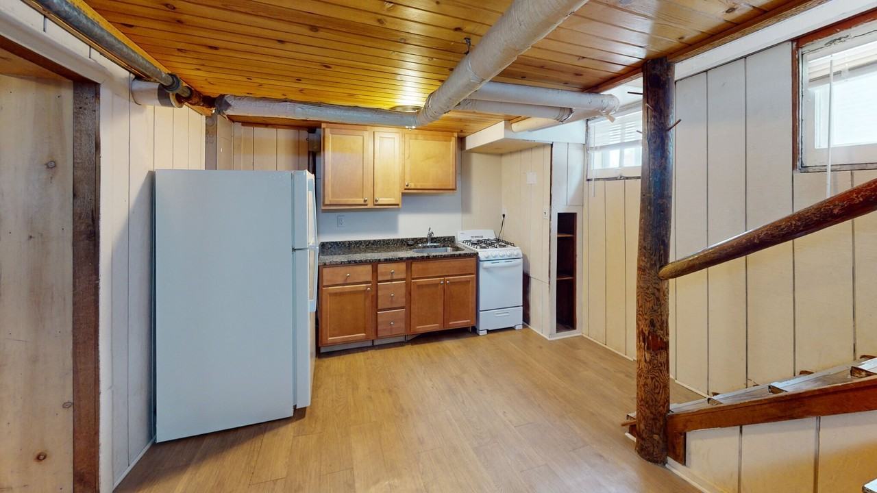 705 S Division St #705-2 - Photo 2 of 7