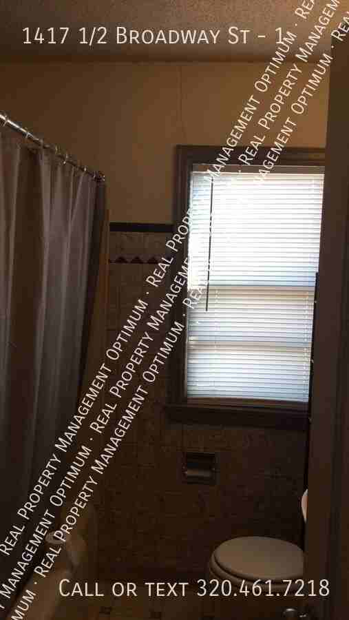 1417 1/2 Broadway St #1 - Photo 6 of 7