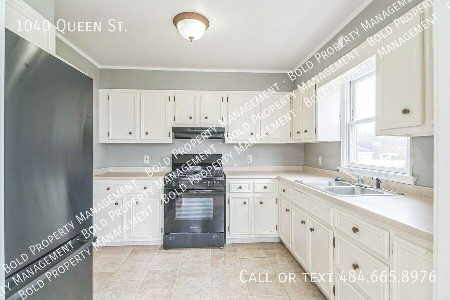 1040 Queen St - Photo 7 of 31