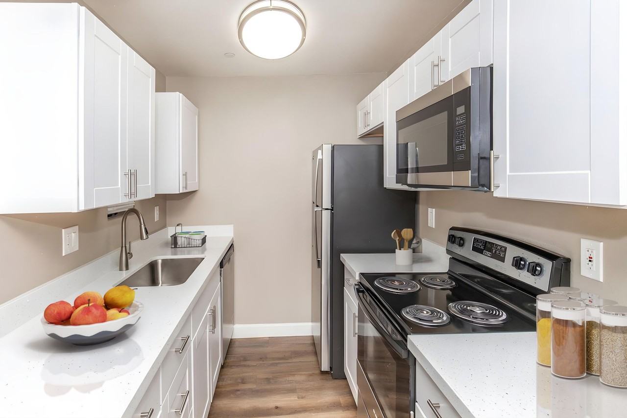 Tesoro Apartments - Photo 4 of 50