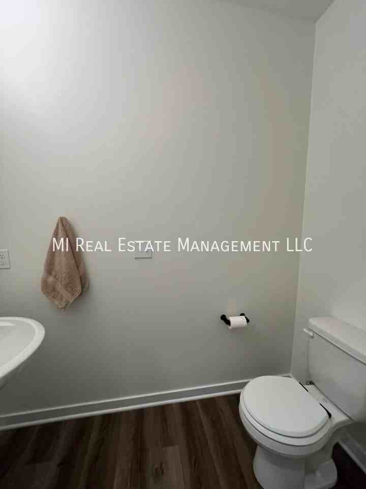 1993 N Shorewood Ln - Photo 6 of 22