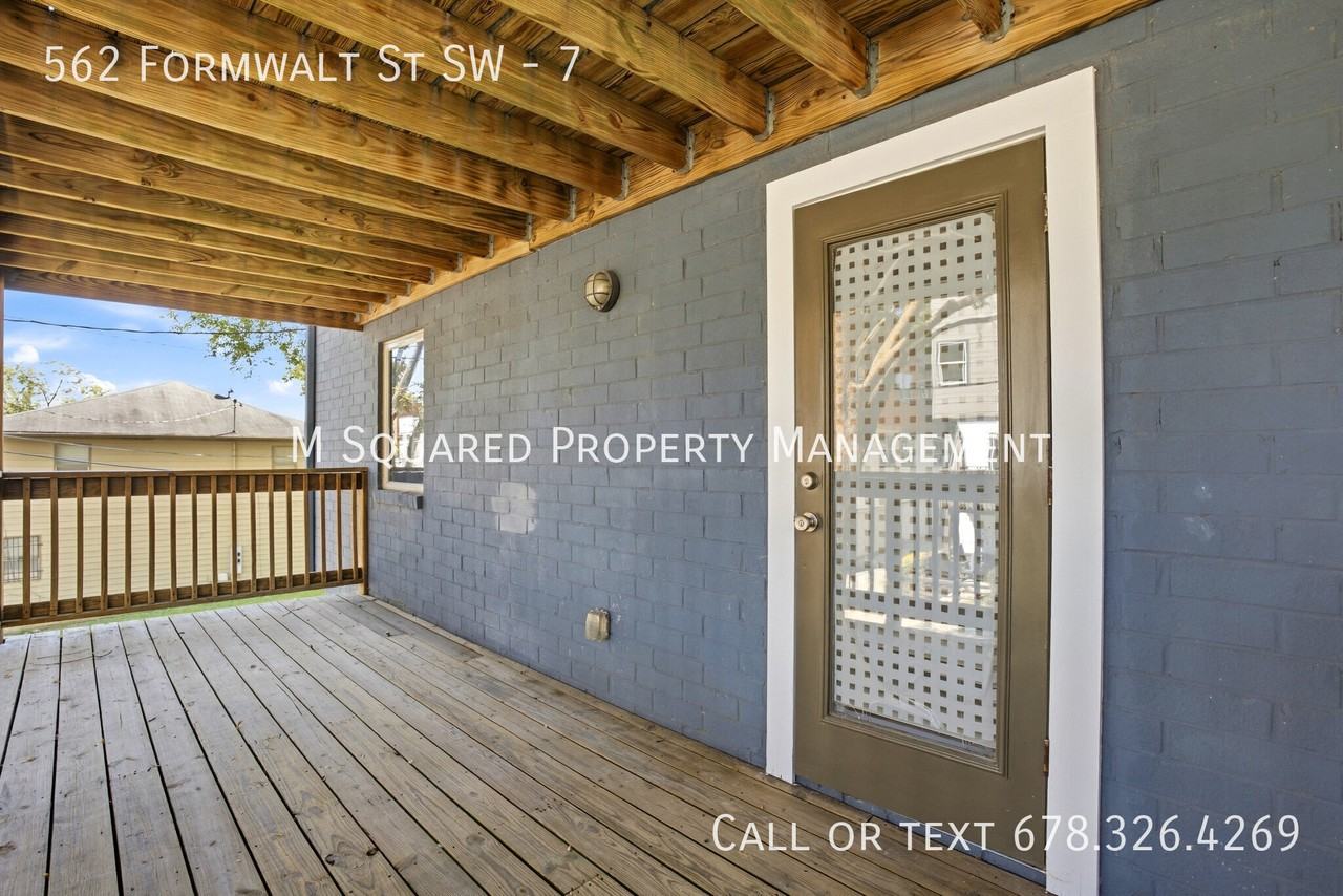 562 Formwalt St Sw #7 - Photo 4 of 33