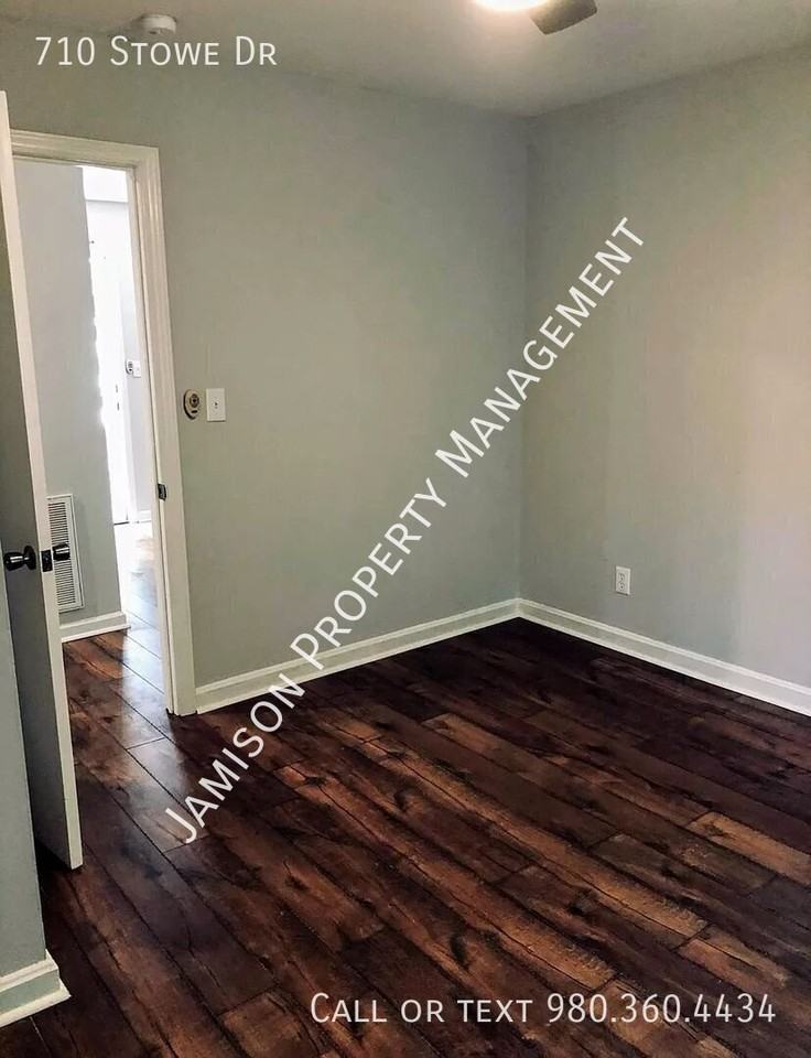 710 Stowe Dr - Photo 3 of 17