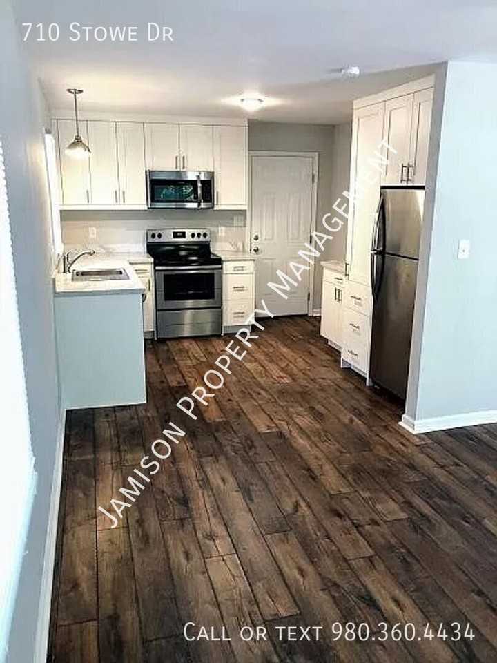 710 Stowe Dr - Photo 4 of 17