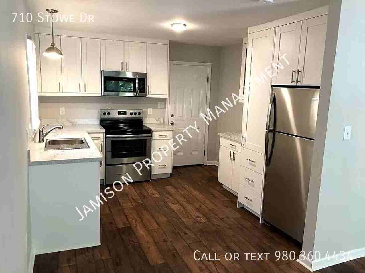 710 Stowe Dr - Photo 5 of 17