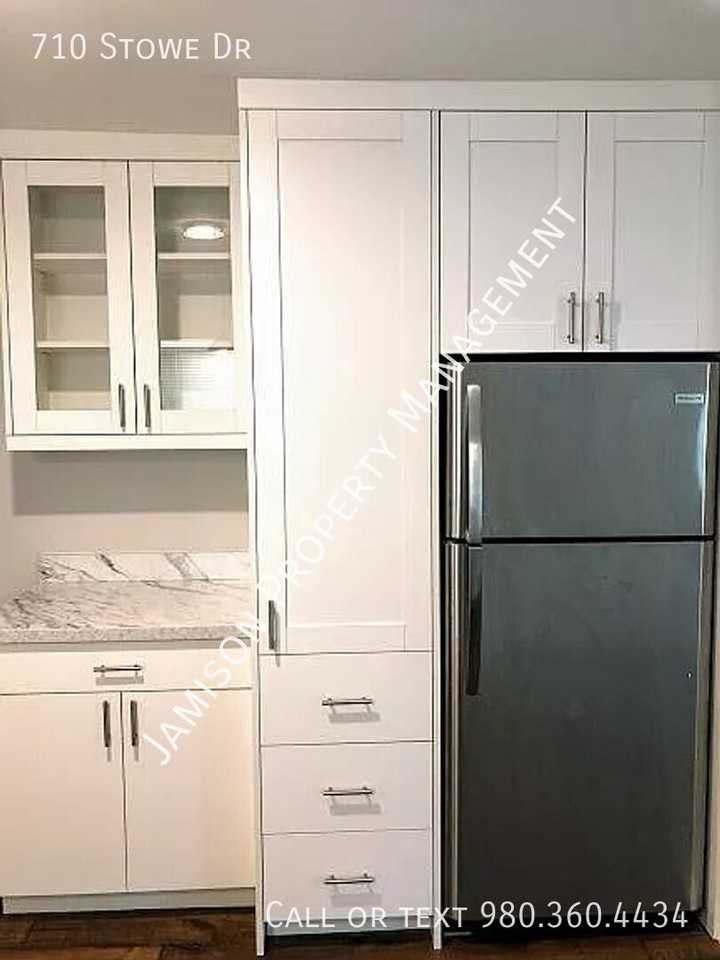 710 Stowe Dr - Photo 6 of 17