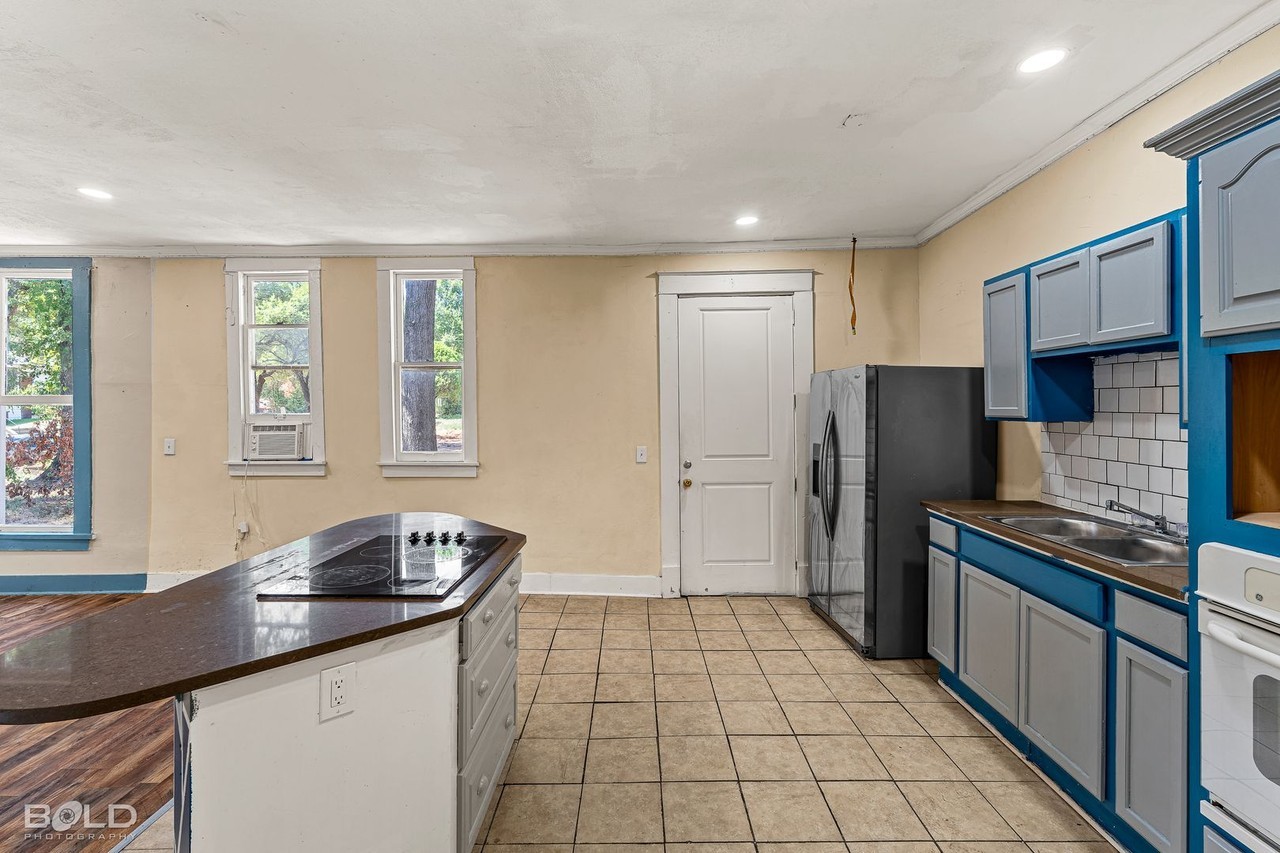 548 Dalzell St - Photo 3 of 27
