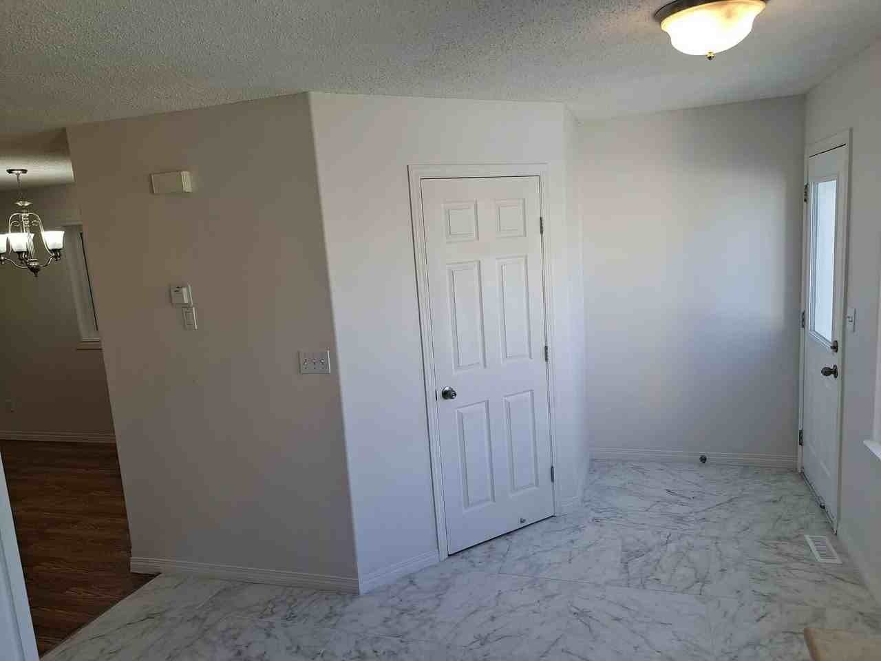 11130 132 St Nw - Photo 4 of 21