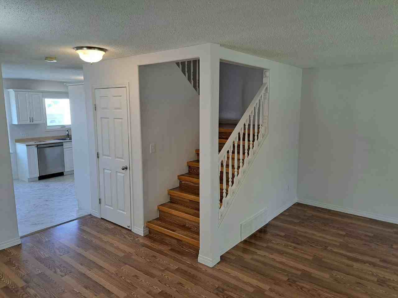 11130 132 St Nw - Photo 5 of 21