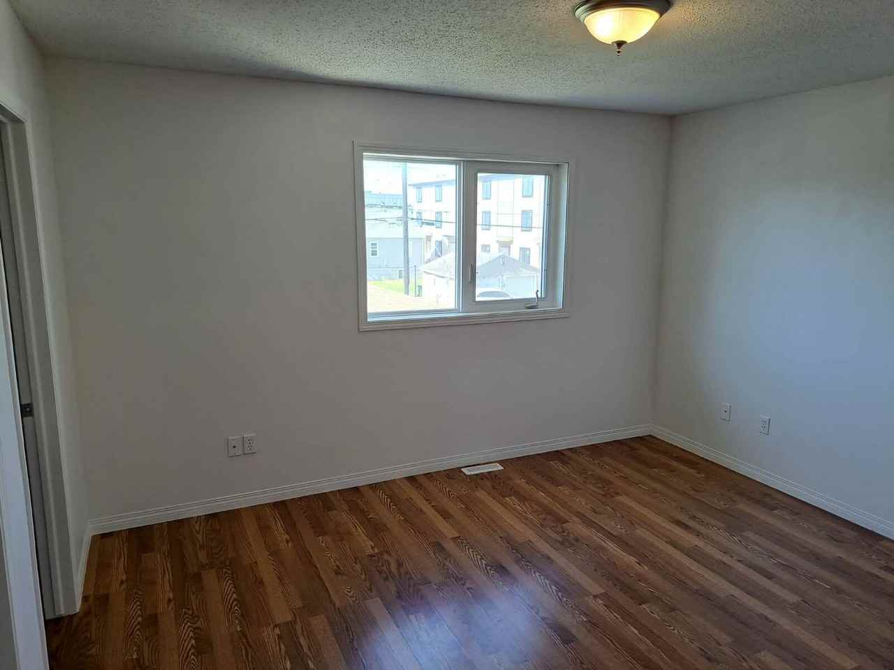 11130 132 St Nw - Photo 6 of 21