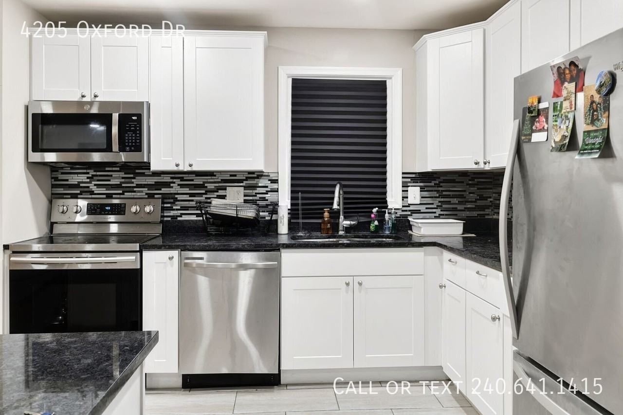 4205 Oxford Dr - Photo 4 of 13