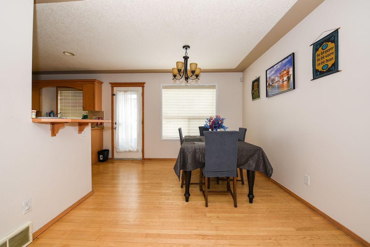 107 Taralea Cres Ne - Photo 5 of 22