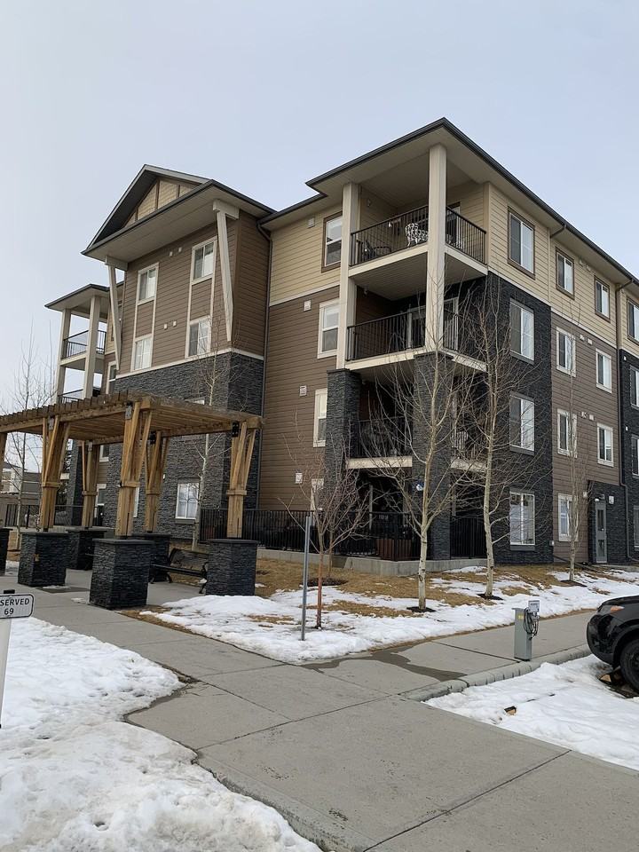 81 Legacy Blvd Se · 2337