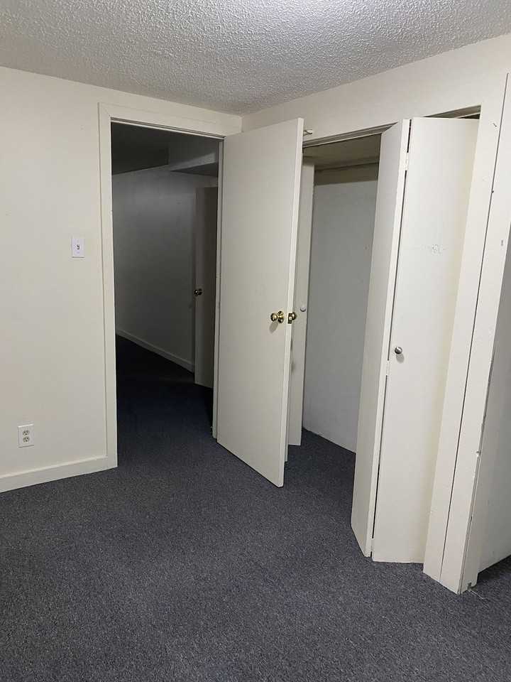 2039 41 Ave Sw - Photo 3 of 12