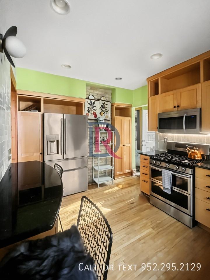 2720 Fremont Ave S - Photo 3 of 17