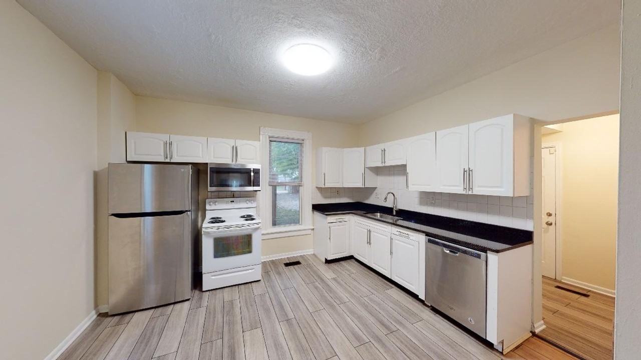 2528 Deming Ave - Photo 2 of 17