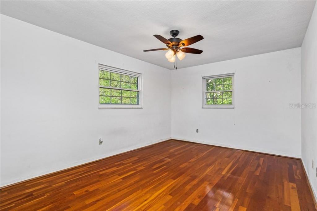 7110 118th St - Photo 2 of 17
