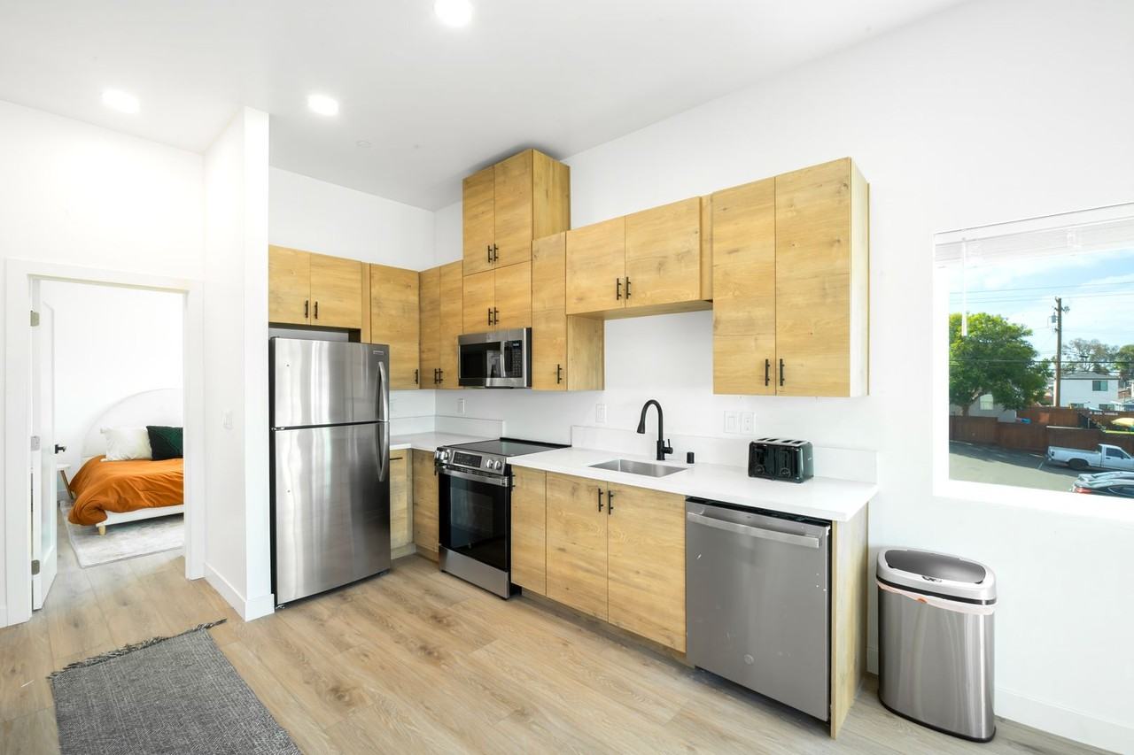 2110 Drescher street - Photo 2 of 25