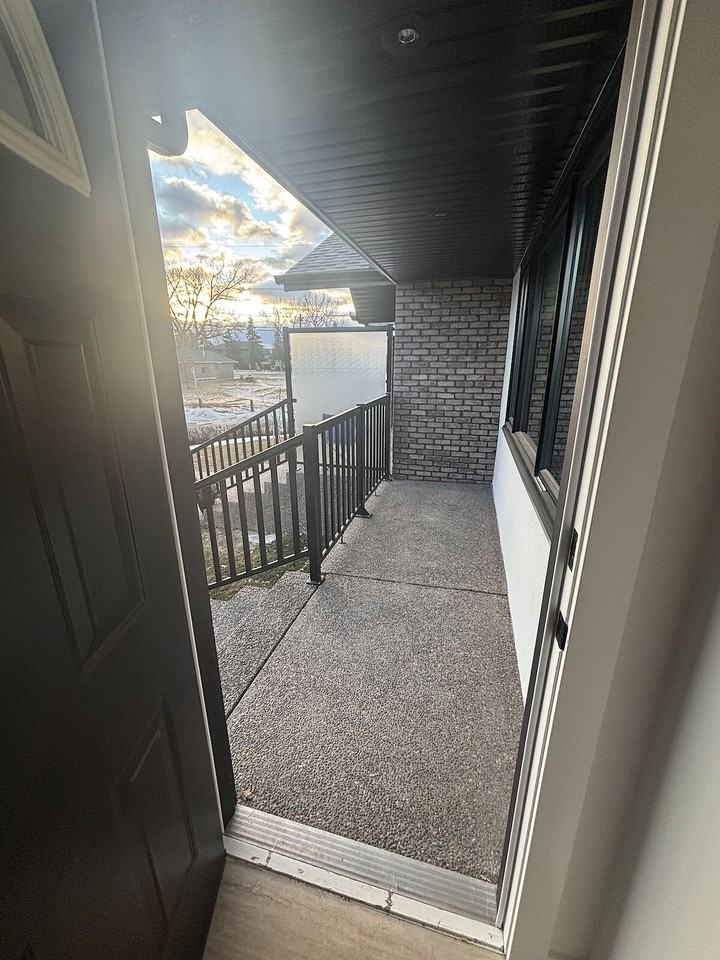 520 -520 28 Ave Ne - Photo 2 of 18