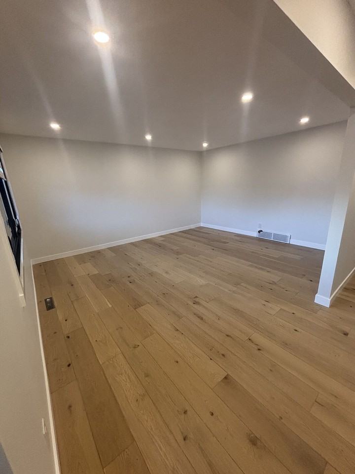 520 -520 28 Ave Ne - Photo 5 of 18