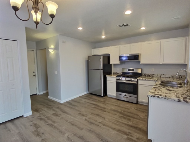 41925 W Sunland Dr - Photo 3 of 25
