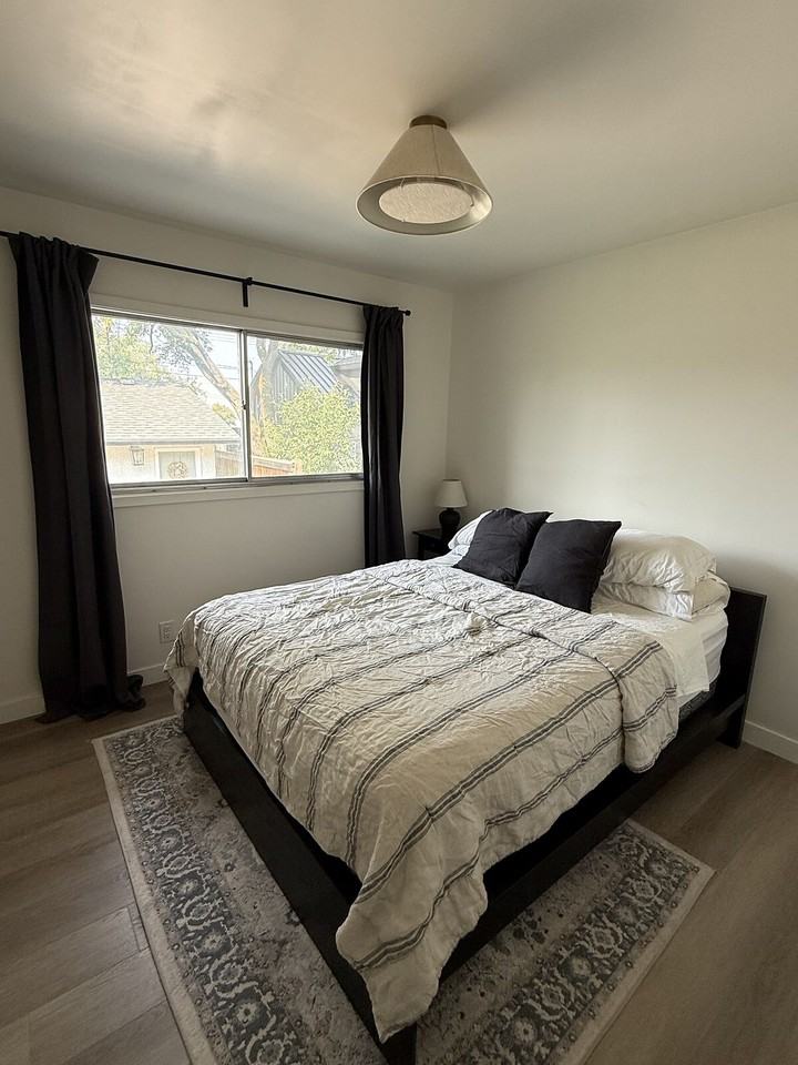 10808 141 St Nw - Photo 4 of 13