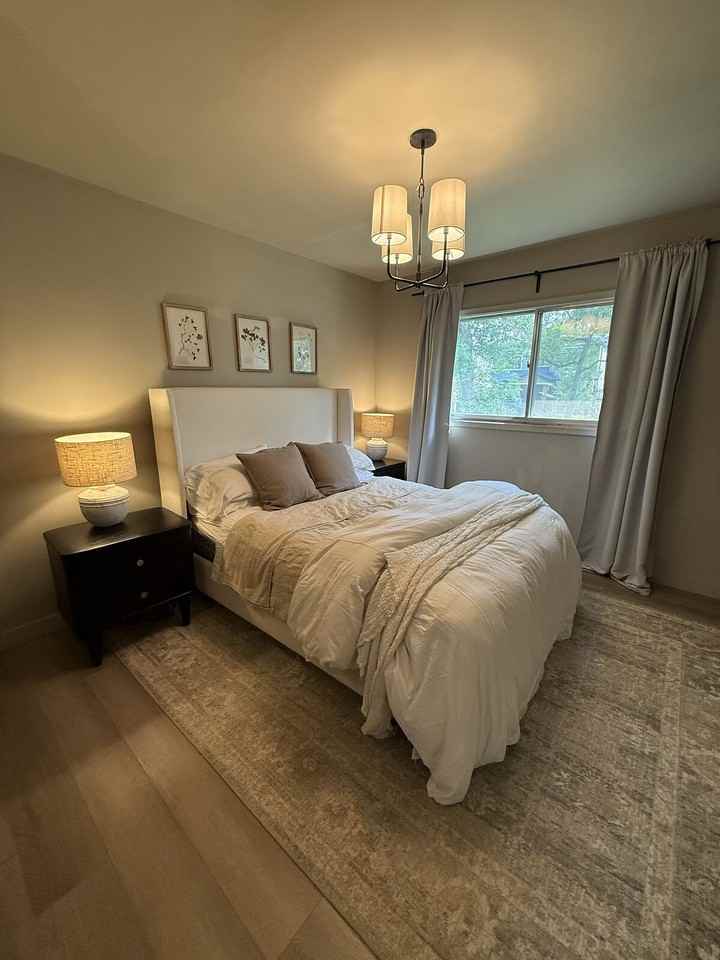 10808 141 St Nw - Photo 5 of 13